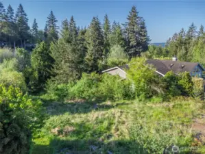 Jackson street is a culdesac street and just a short walk for enjoying picnics, playground, tennis court and basket ball at Kehele Park.