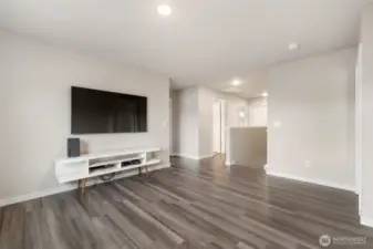 A second look at the loft reveals its generous size and natural light — the perfect flex space to grow with your lifestyle.