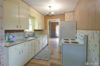View of the kitchen all appliances work and are included