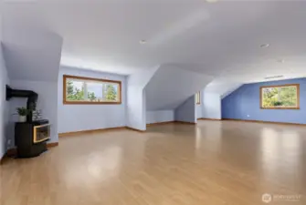 Very open upstairs has room for office spaces, crafting spaces, TV area...  You dream it and it can be.