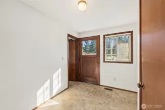 Mudroom/Laundry room/.50 bath