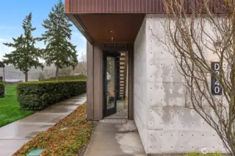 D240 is a bright and sunny end-unit