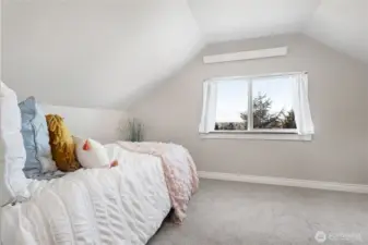 Upstairs bedroom with beautiful bay and city views