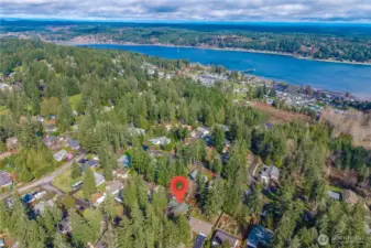 Lakeland Village offers a luxurious and connected lifestyle with access to a golf course, lake, restaurant, and community amenities.