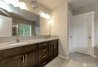 5 piece en-suite off Primary