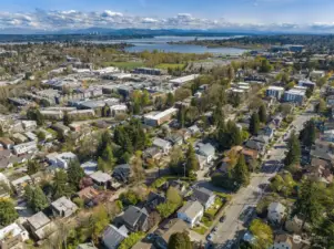 Close to freeway, UW, Village, restaurants, Grocery