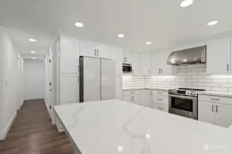 Stainless appliances throughout