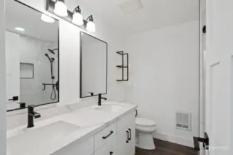 Dual sinks in the primary suite