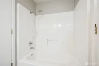 2nd Bath Shower / Tub