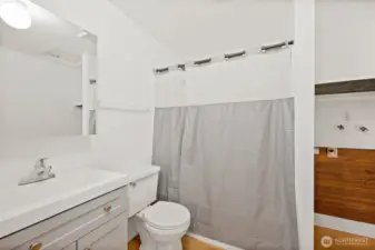 Unit 6608 Bathroom
