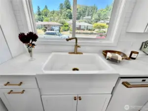 Close up view of the farm sink and quartz counters.