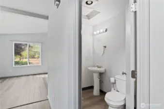Nian floor guest bath