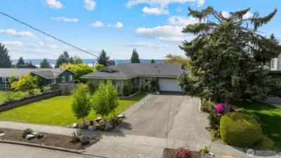 Front landscaping bring great curb appeal
