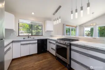 Dining area to the right of the kitchen