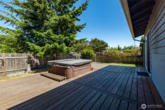 Fully fenced back yard with large deck for entertaining.