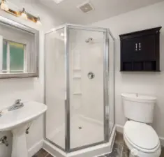 Primary suite 3/4 bath