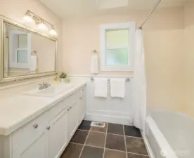 Hall full-bath