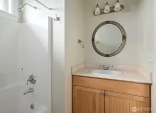 Full guest bath.