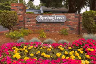 Super well located right around the corner from Newcastle and just up the road from the Landing