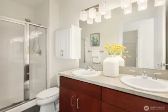 primary en-suite bath