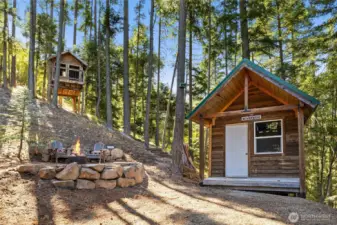 Bunkhouse, firepit and tree house!  So much fun to be had here!