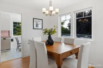 With direct connection to both the kitchen and living areas, it’s perfectly designed for everyday meals as well as more formal entertaining.