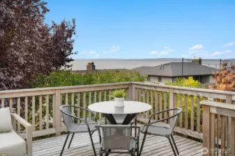 An ideal spot for morning coffee, evening cocktails, or entertaining against a Pacific Northwest backdrop.