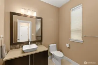 Main level 3/4 guest bath