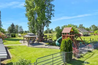 ~Beautiful Backyard with view of  30 Acre pasture land~ Watch the neighbors horses~