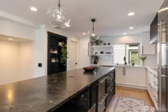 Double dishwasher and gorgeous appliances.