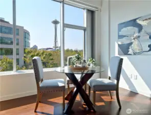 Breakfast nook in front od Space needle