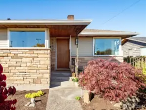 When it comes to mid-century modern homes, Olympic Manor is the place to be.