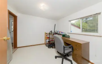 Office/possible 3rd bedroom.