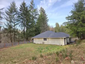 Another huge area behind the house. The Septic is located on this side of the home.