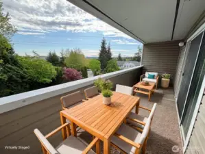 Oversized deck for those wonderful sunny days!