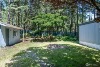 Large lot w/ lots of privacy
