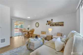 Light and Bright Living room.
