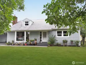 401 South Street Centralia WA 98531  4 bedroom, 2 full baths, Bonus 5th room, .43 acres