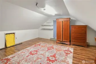 Loft, bonus or 5 bedroom, above garage