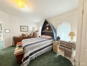 Lots of room in the primary bedroom