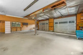 2 Car garage / Shop