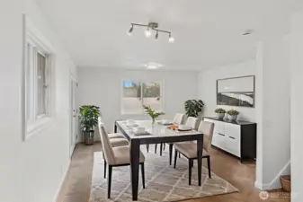 Virtually staged dining room