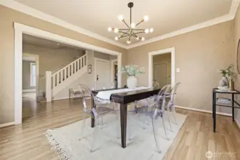 Bright and open dining room!