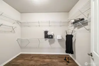 Primary suite Walk in closet