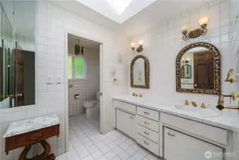 Bright and spacious hall bathroom.