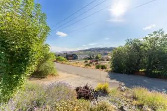 Scenic views from the driveway, with picturesque mountain landscapes and a glimpse of the river.