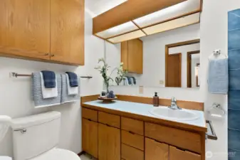 Main hall full bath.