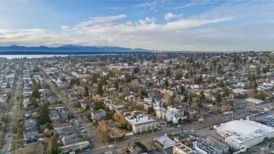 Ideal Ballard location with excellent walkability!