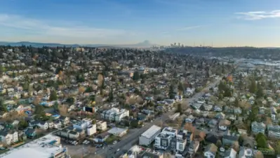 Ideal Ballard location with excellent walkability!