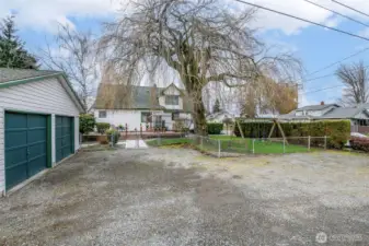 2 cars plus an RV will fit with room to spare